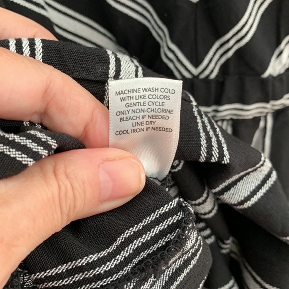 5/$20 Fred & David cropped wide leg jumpsuit sz S, black & white stripe. V neck. - Picture 5 of 6